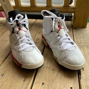 Jordan 6 Bulls Varsity Red
